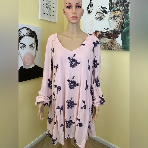 💫HP‼️💫 FREE PEOPLE “Emma” Embroidered Swing Dress in Blush Pink, Size Large - Picture 5 of 15